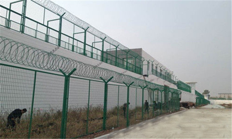 看守所、拘留所安裝防攀爬金屬隔離網(wǎng)時的注意事項(xiàng)