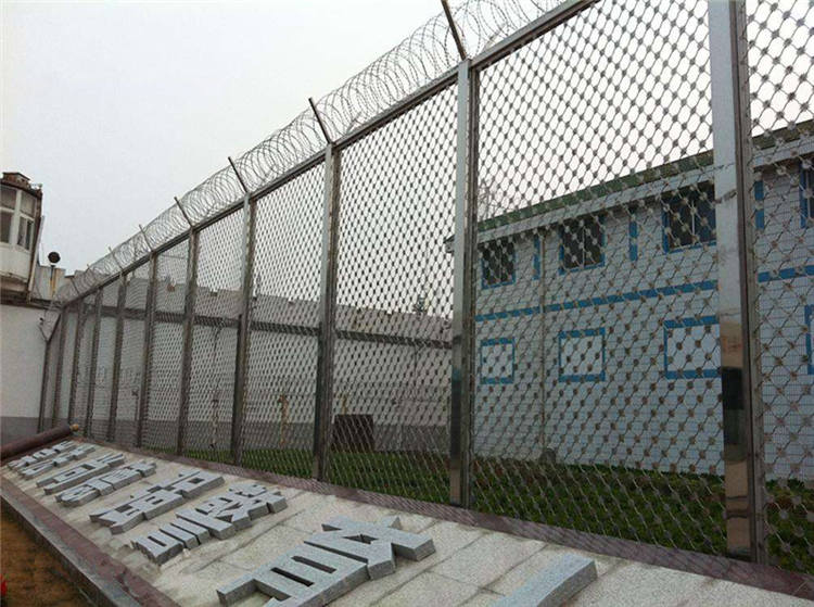 看守所、拘留所安裝防攀爬金屬隔離網(wǎng)時的注意事項(xiàng)
